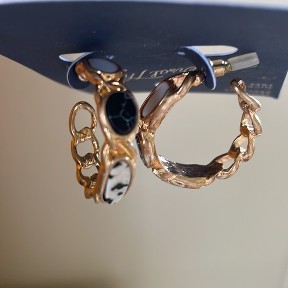 Universal Thread Gold Tone Hoop Semi Precious Black White Earrings New - Picture 3 of 5